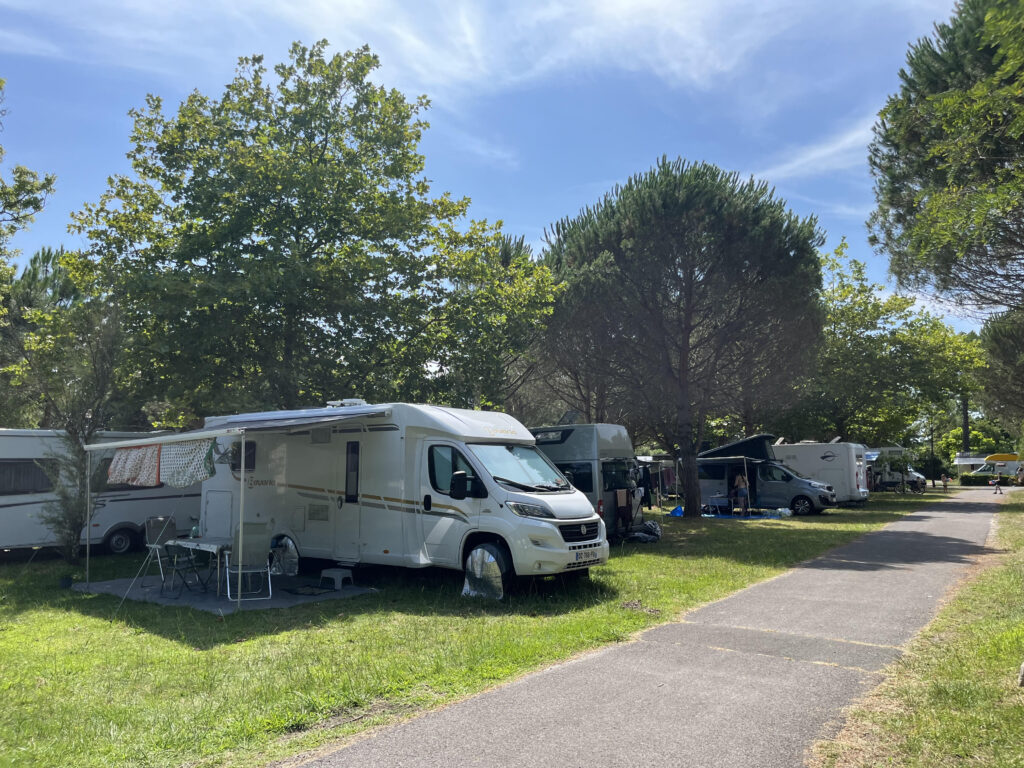 Emplacement nu 2024 camping bel air village le plan d'eau